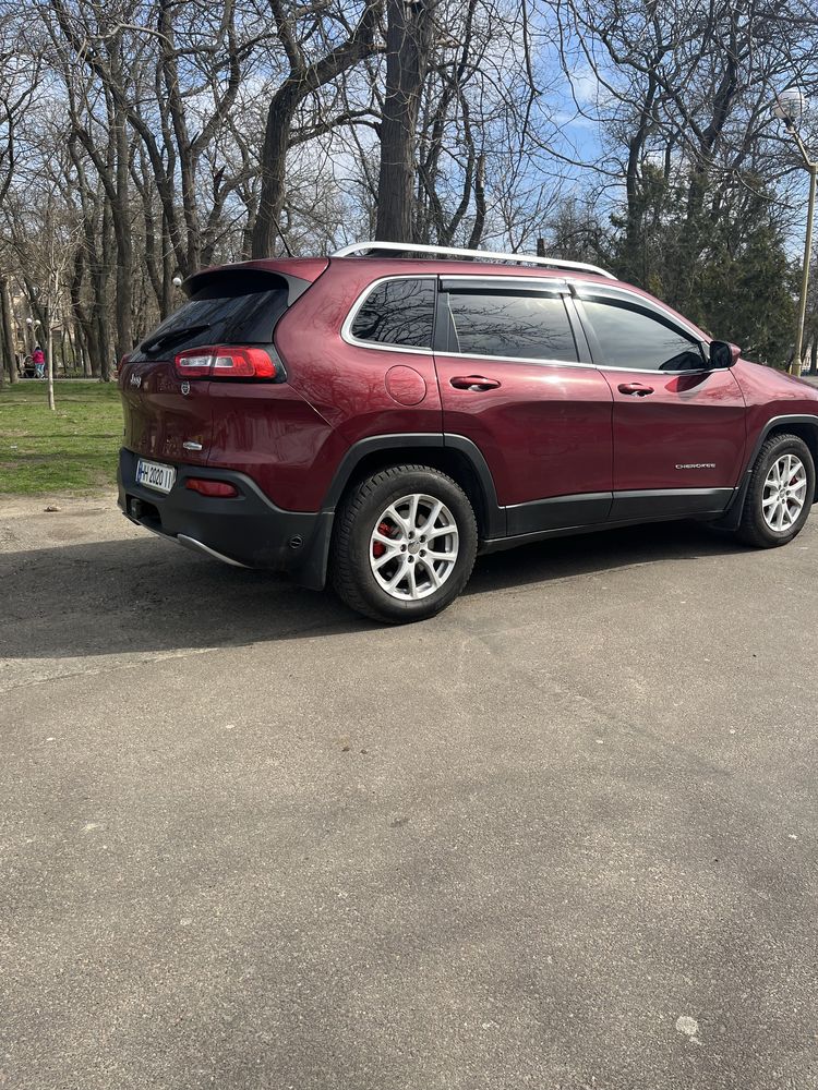 Продам Jeep cherokee 2015
