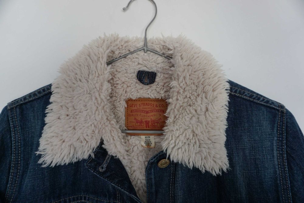 Oryginalna kurtka dżinsowa Levi's 34/XS ocieplana wewnątrz kożuszkiem
