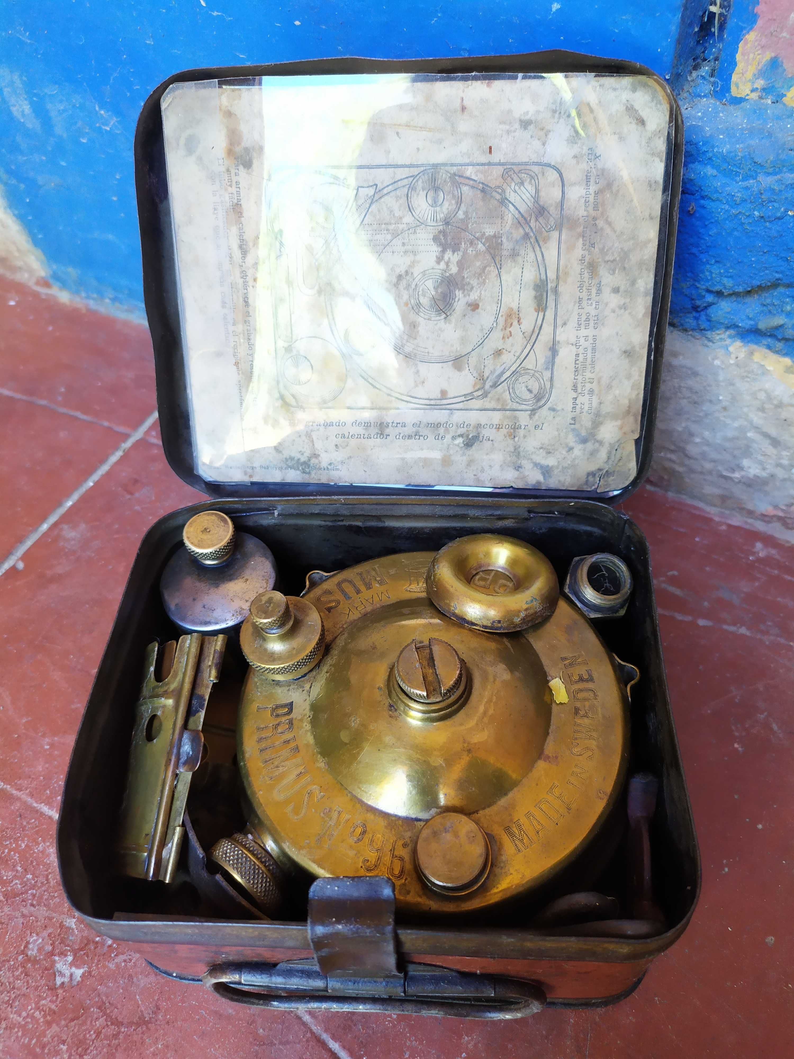 Fogão  vintage Primus 96 com caixa de  lata de transporte original