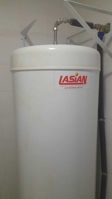 Termoacumulador de 300 litros lasian em aço inoxidável