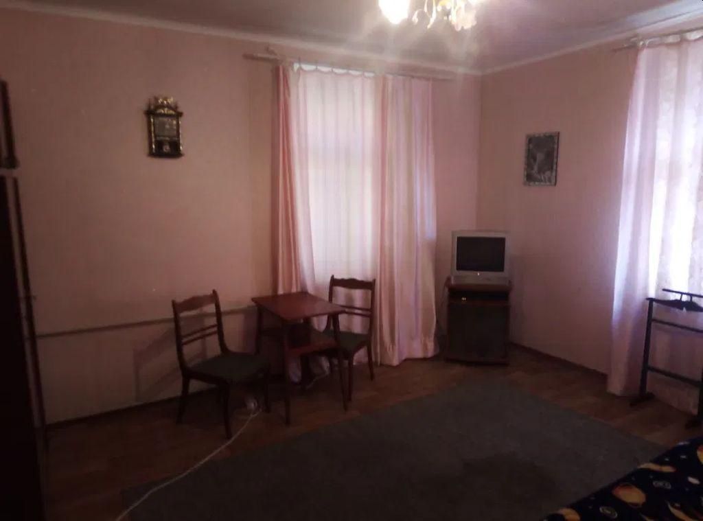 Продам 2-комн квартиру в районе Васильевский пер.