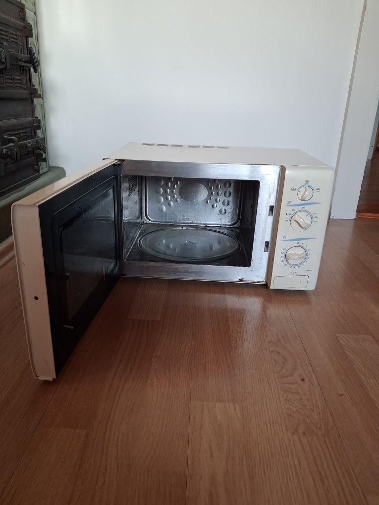 Kuchenka mikrofalowa *używana