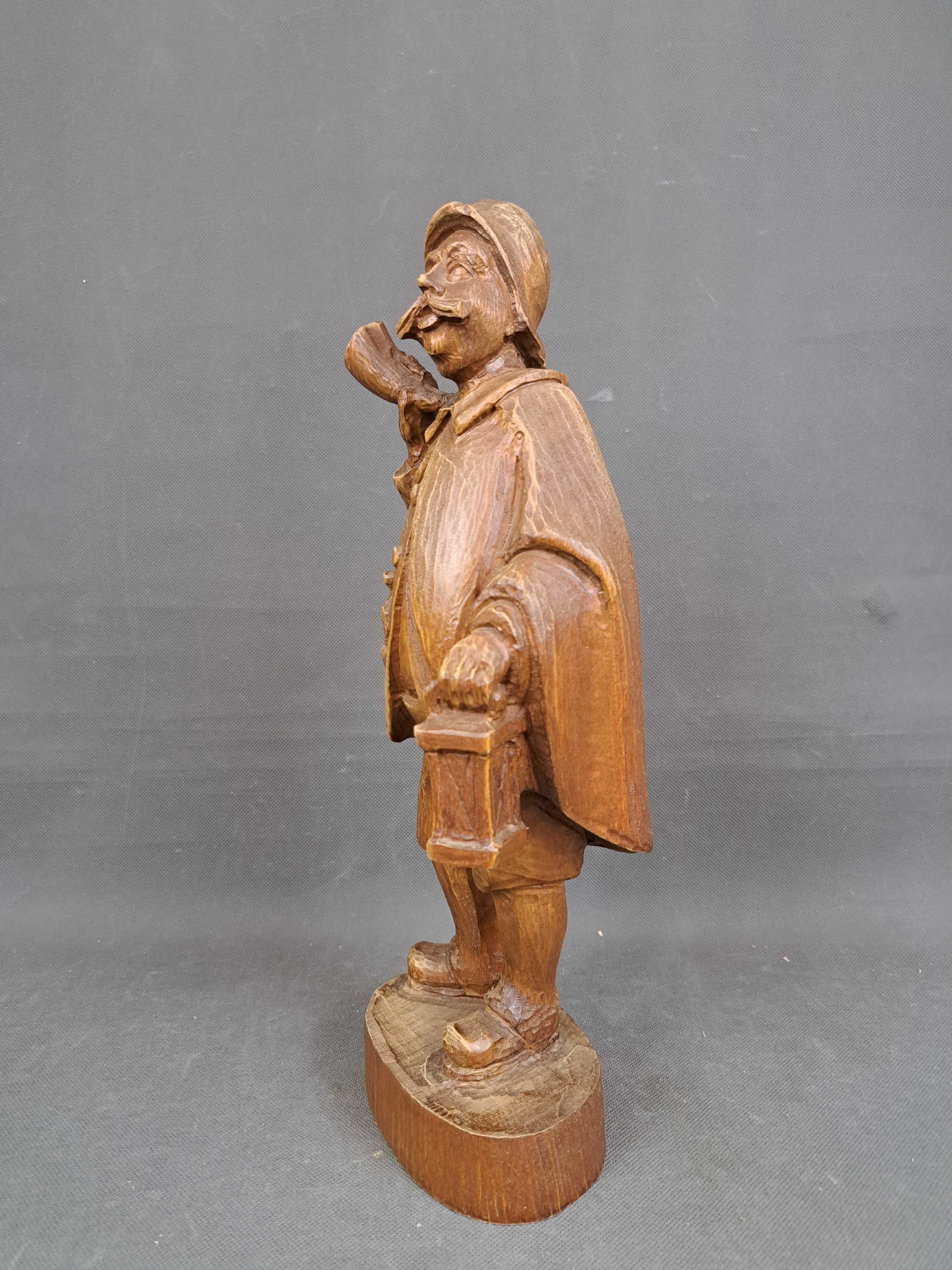 Strażnik z latarnią, rzeźba drewniana, wys. 37 cm