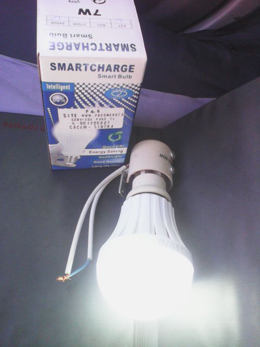 Lampada inteligente led 7w com bateria