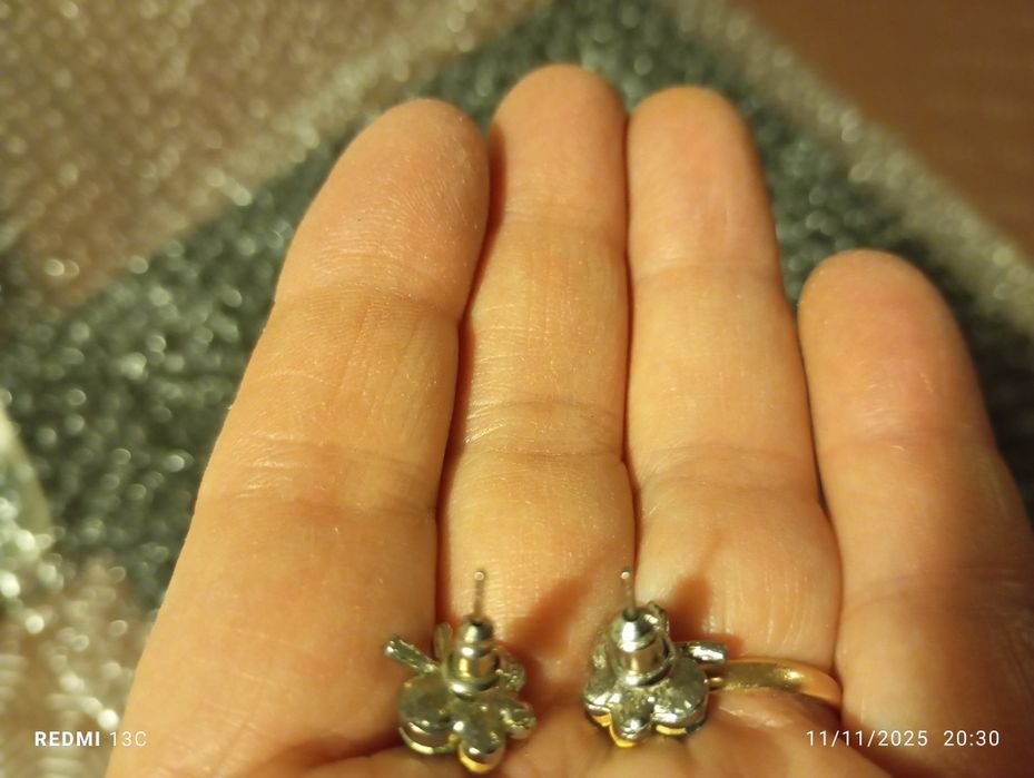 Colar e brincos em forma de borboleta