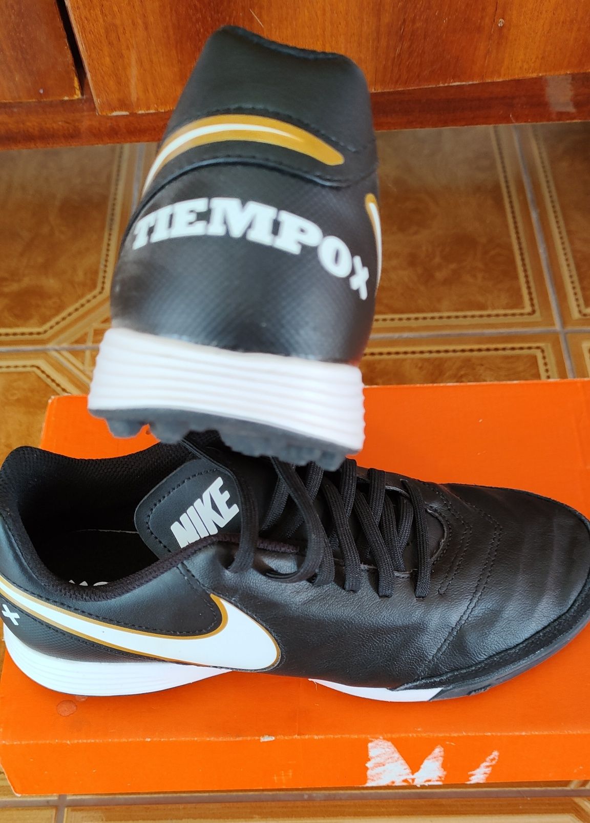 Nike tiempo X сороконіжки