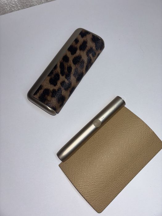 Зарядка павербанк в золотом цвете