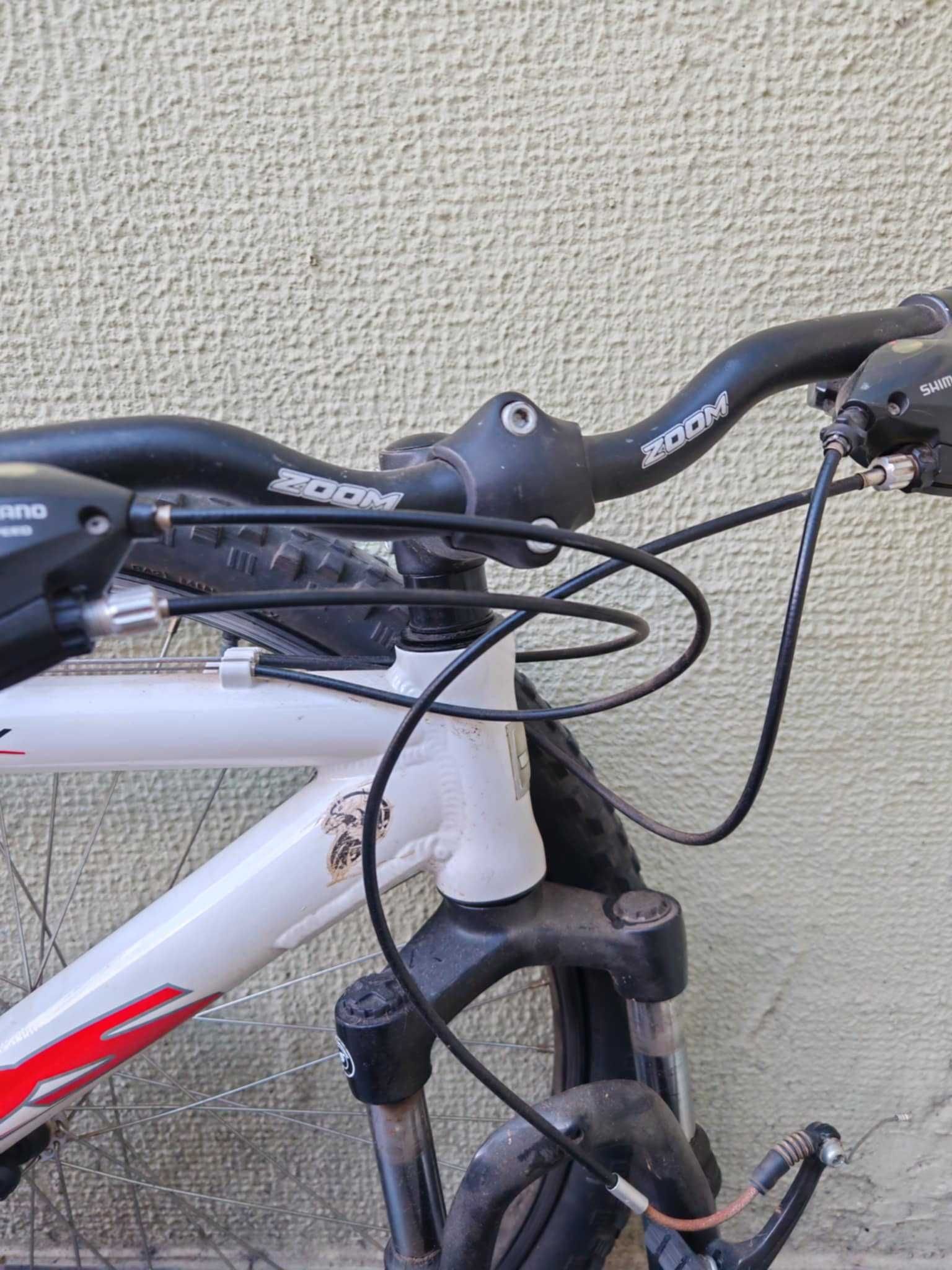 bicicleta btt completamente funcional