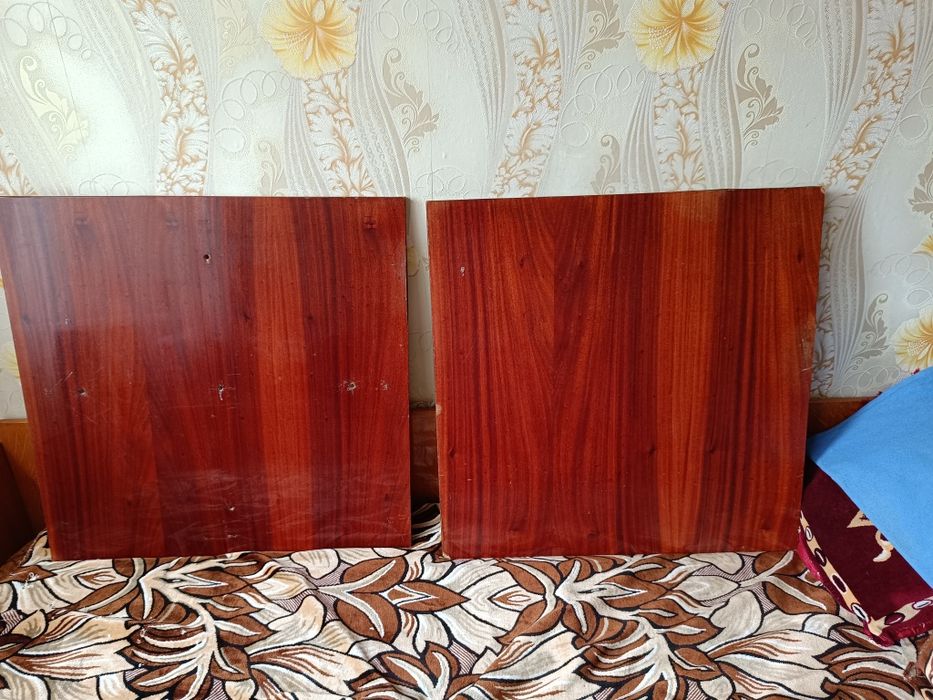 Дерев'яні квадрати,частини з радянських меблів.