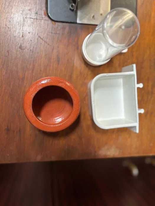 Bebedouros e comedouros para gaiolas