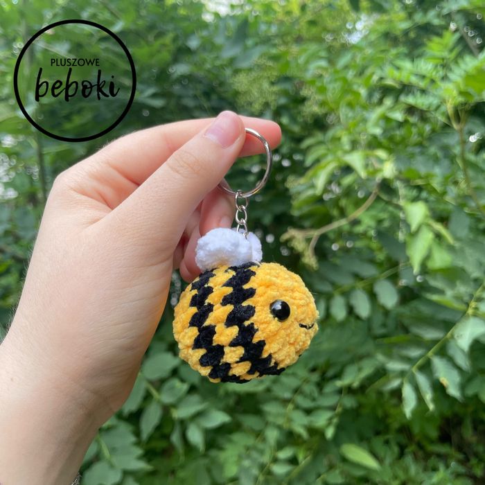 Pszczoła brelok robiona na szydełku