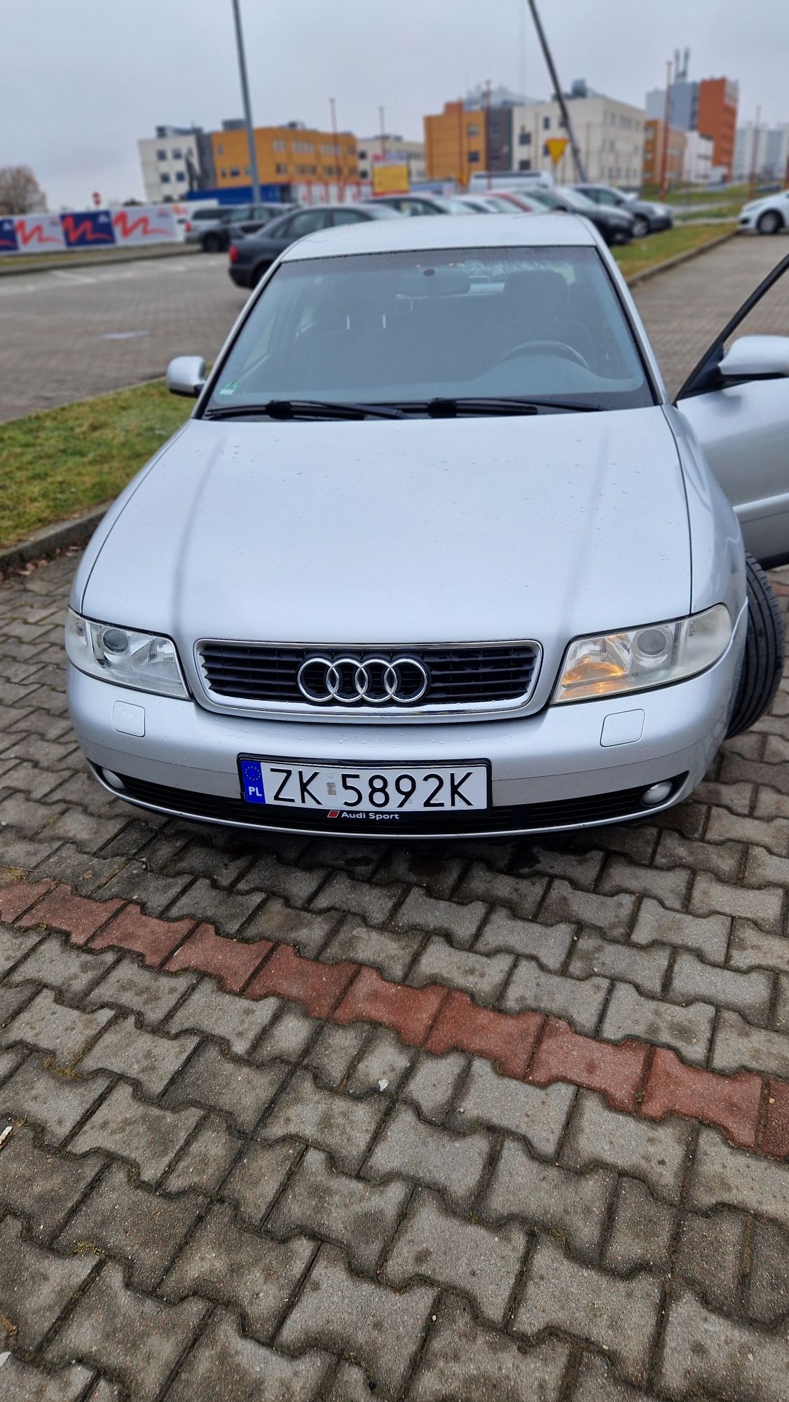 Audi A4 1.8 benzyna