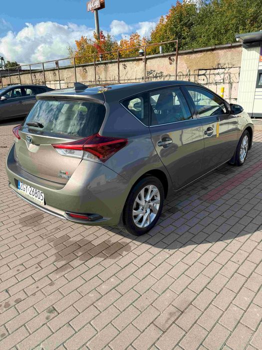 TOYOTA Auris Hybryda