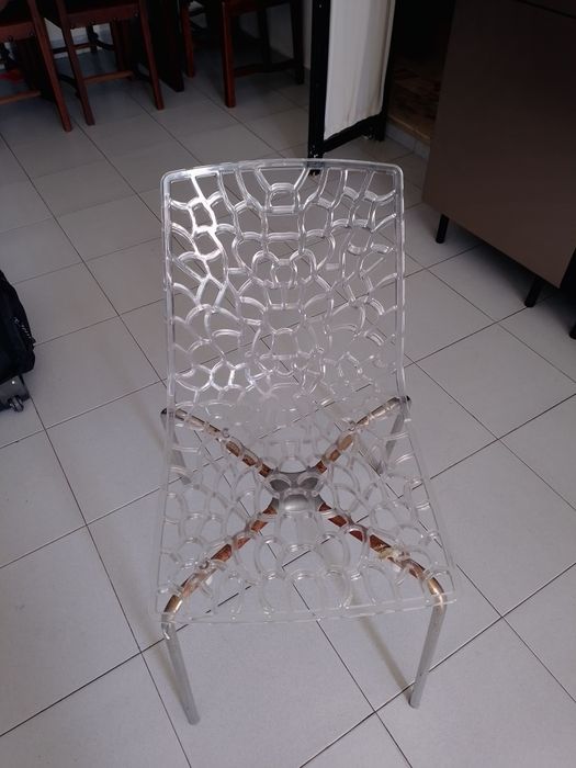 2 cadeiras de cozinha transparentes acrilicas