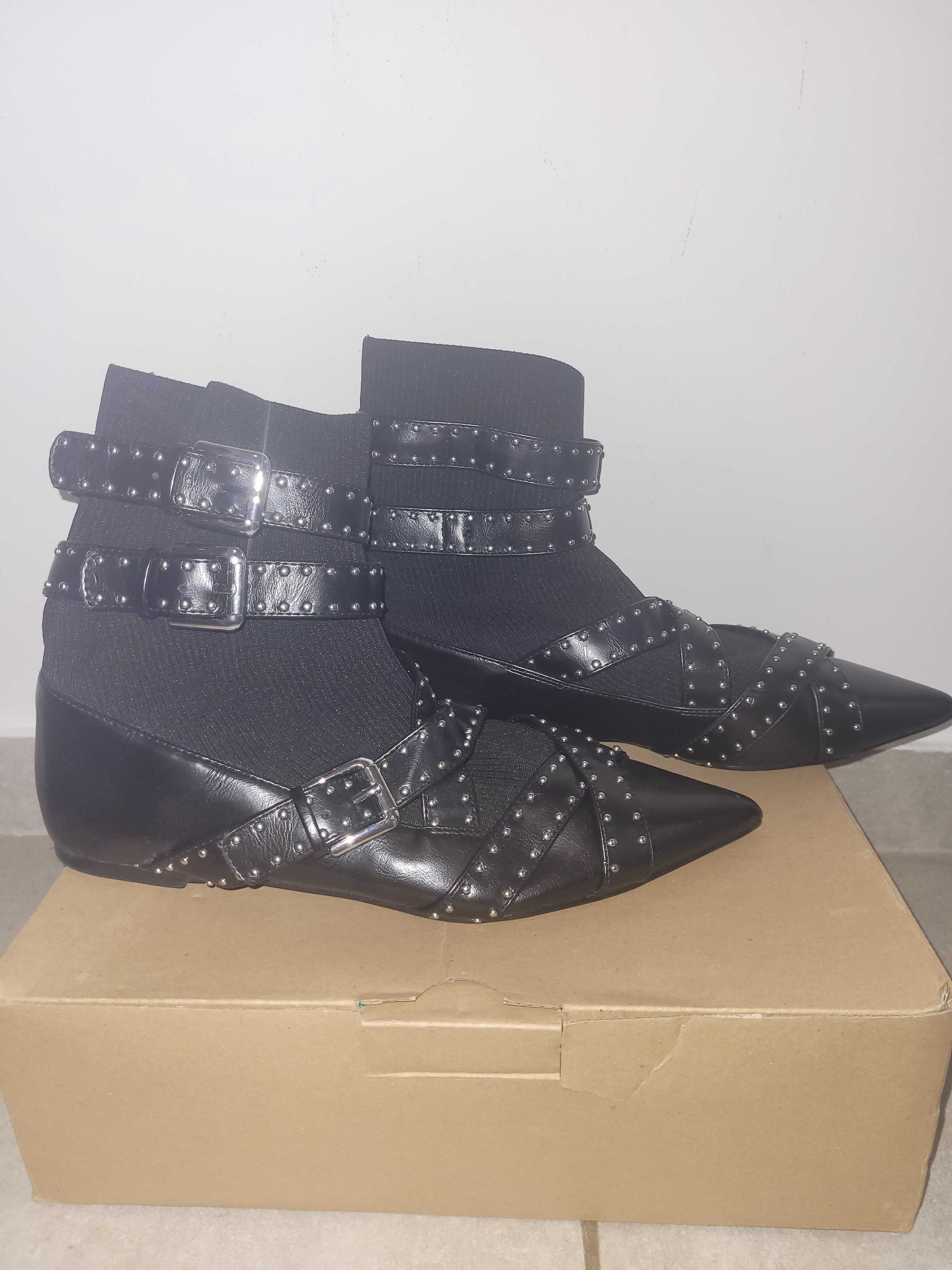 Bota preta sem salto da Zara