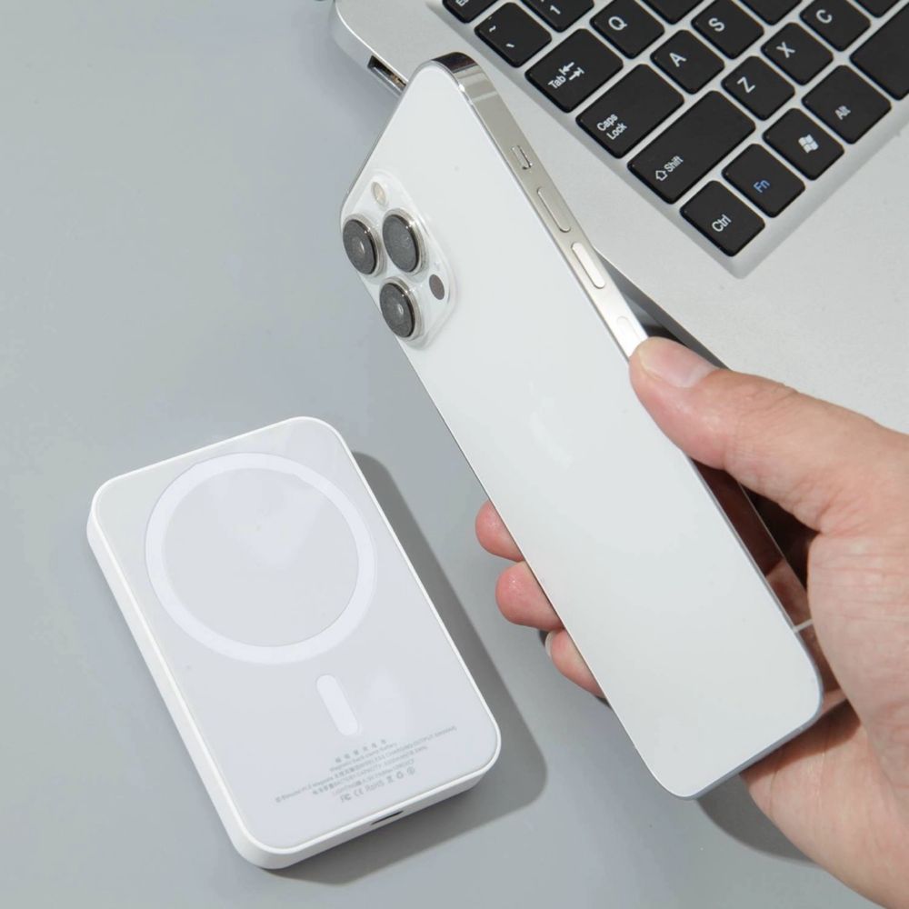 MagSafe PowerBank для iPhone з ємністю 5000 мАч.