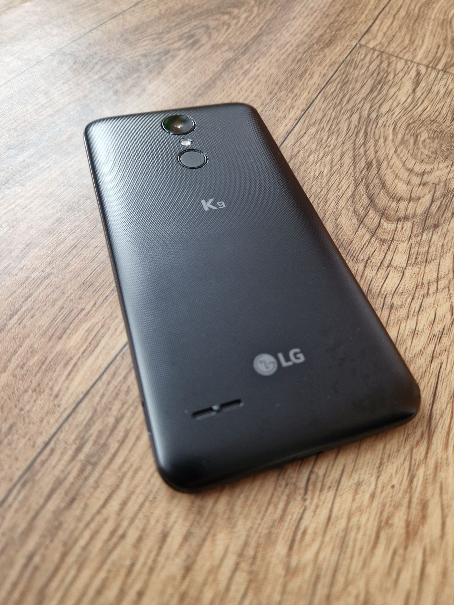 Продам НОВИЙ мобільний телефон LG  K9.