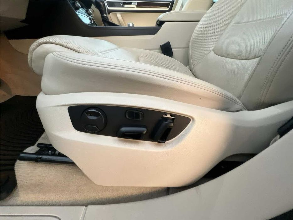 Volkswagen Touareg Lux      2016