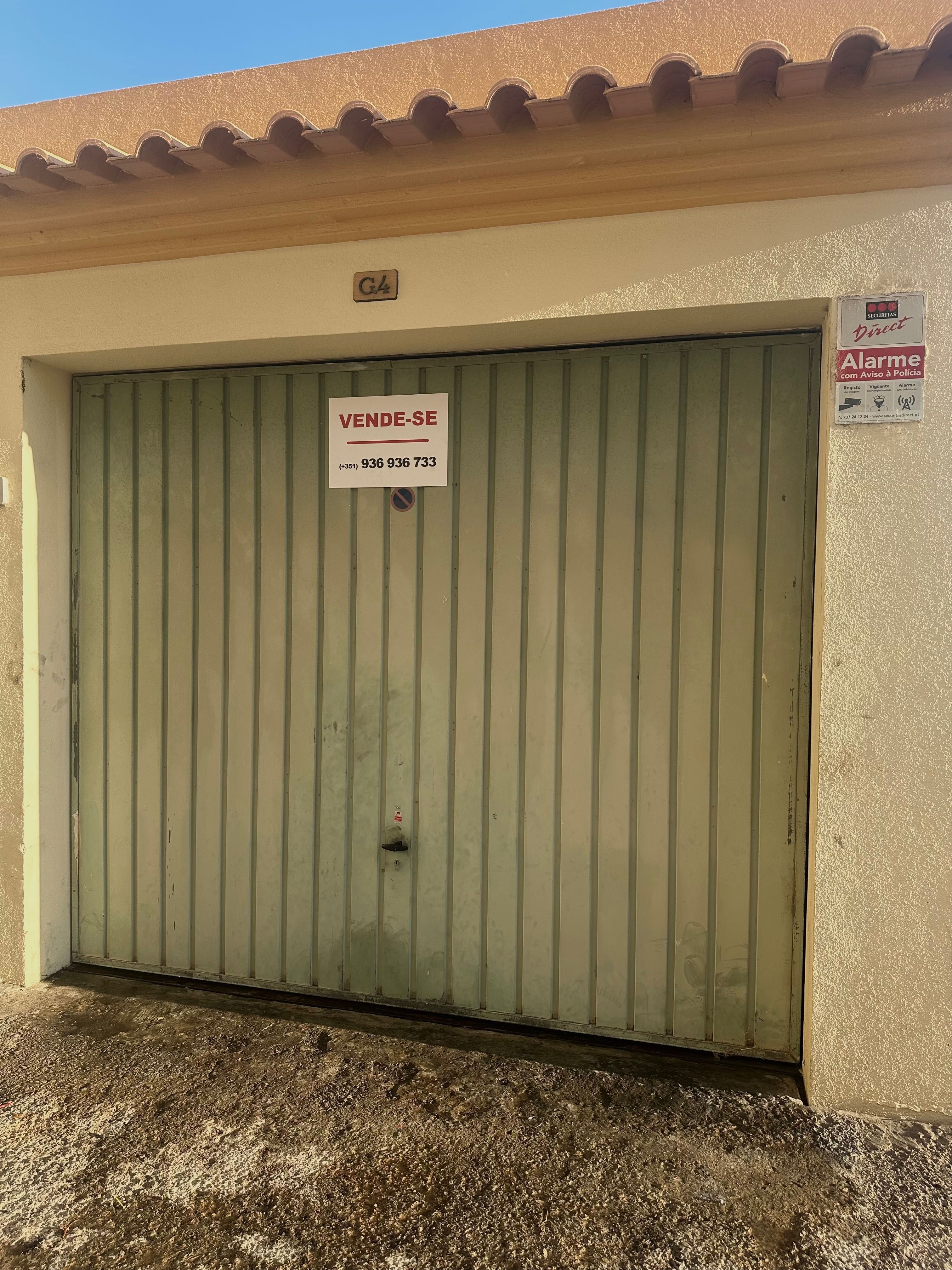 Garagem Boxe + Lugar Estacionamento em Condomínio Fechado