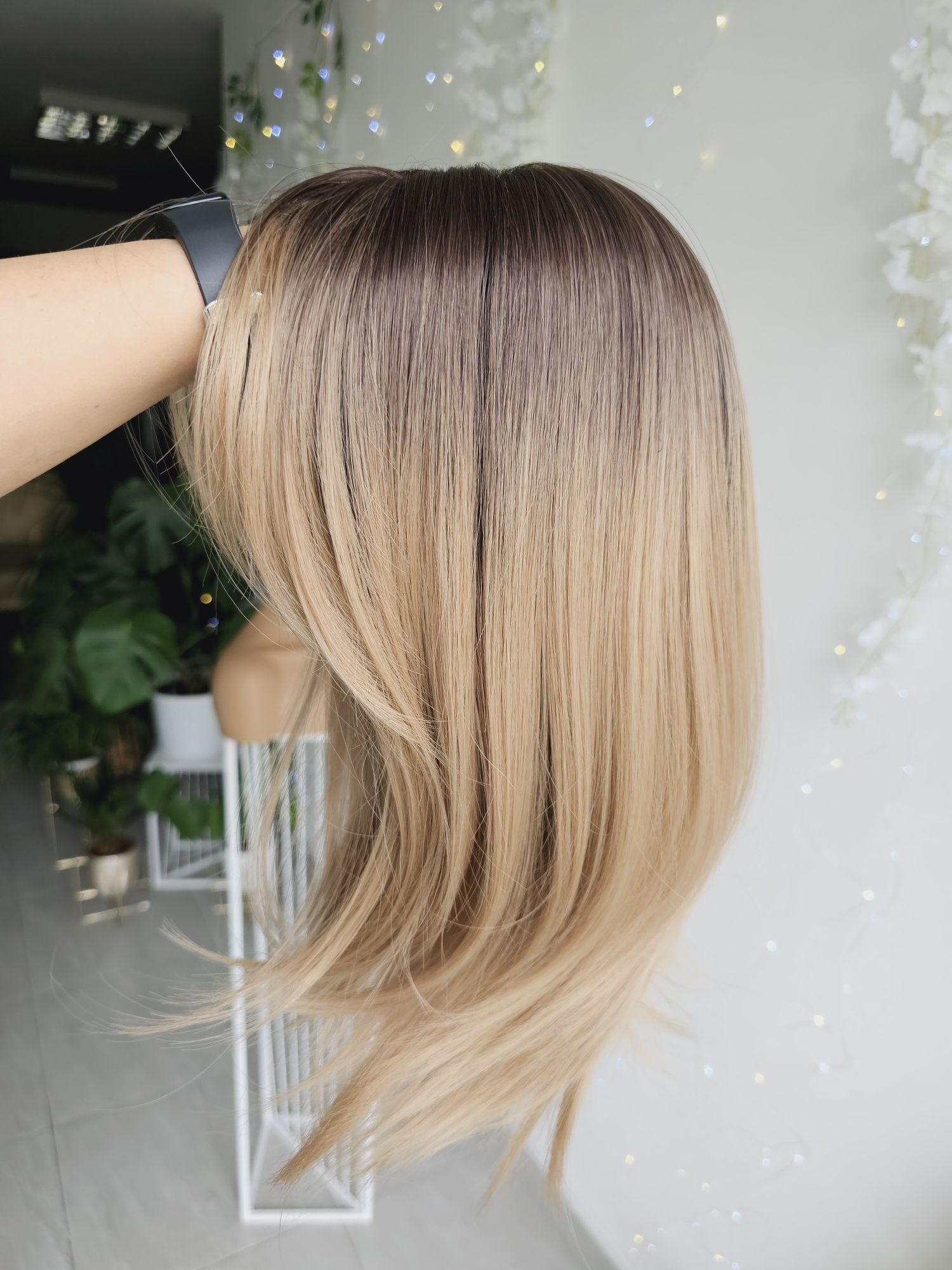 Beżowy blond z odrostem peruka Mia skalp naturalny wygald