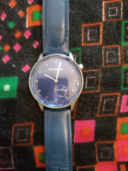 Relógio marca Brattleboro azul e prateado fosco