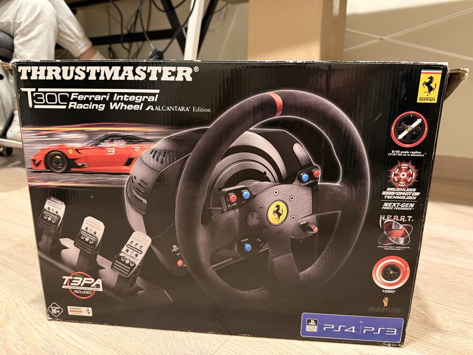 Комплект Thrustmaster T300 Ferrari Integral Alcantara + педалі T3PA
