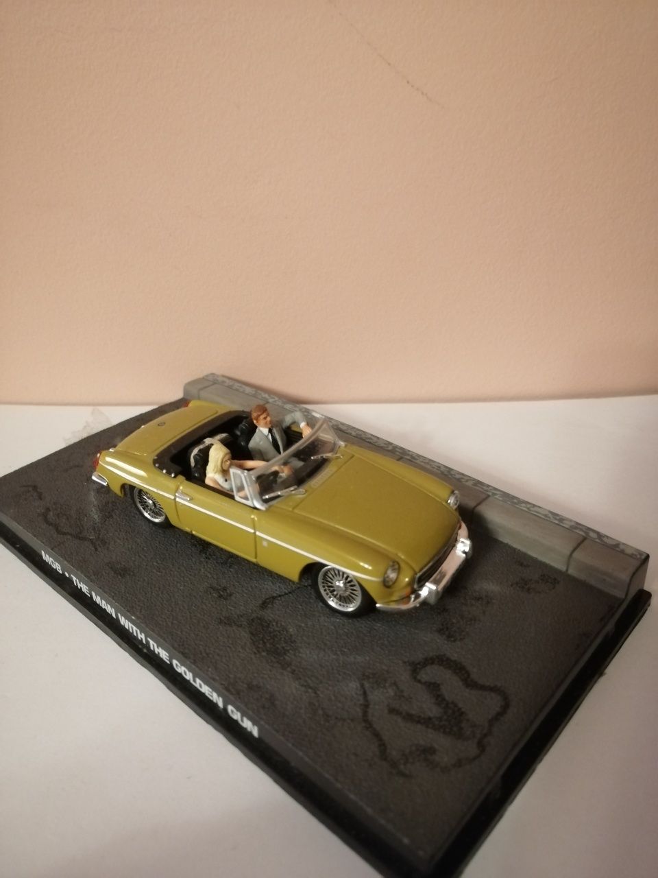 MGB 007 Bond Ixo 1/43 Diorama