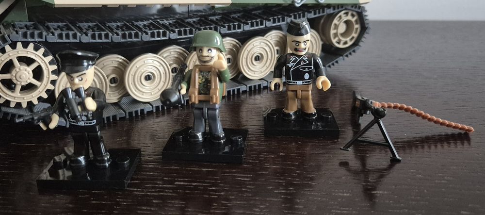 Cobi 2480 - Tiger II PzKpfw VI B Königstiger - czołg, seria Small Army