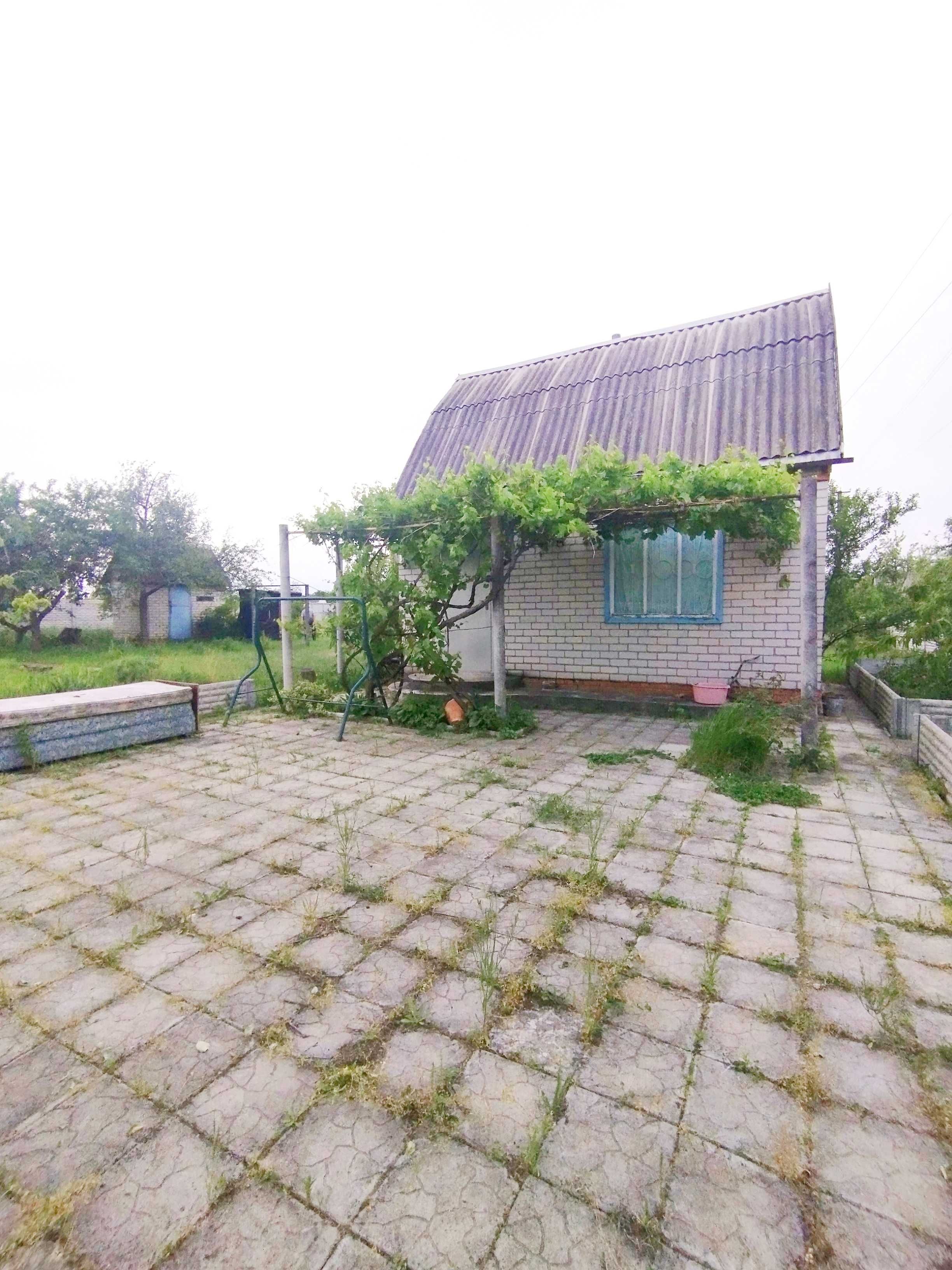 Продам   домик в Песчанке рядом с речкой.