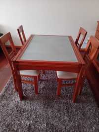 Mesa e 6 cadeiras em pinho