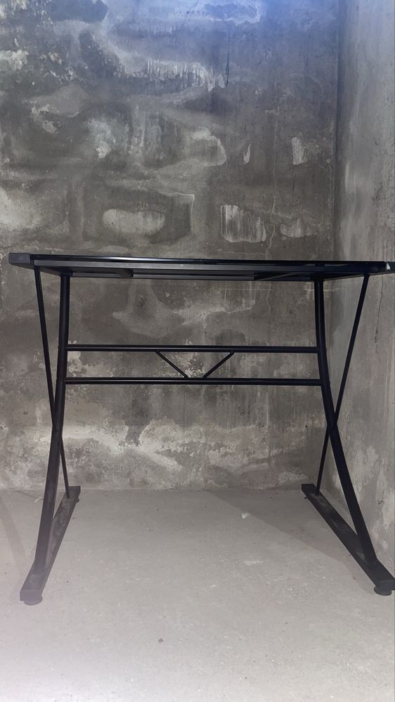 Mesa de escritorio preta