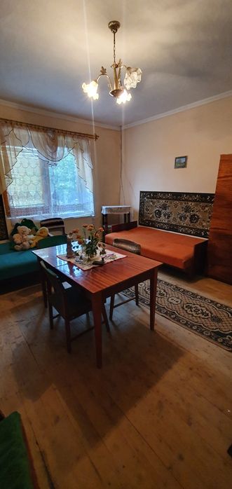 Будинок на високому фундаменті