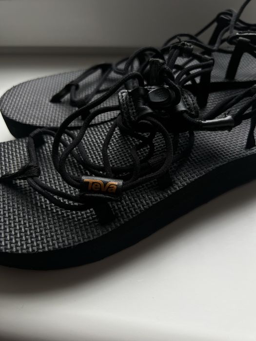 Сандалі Teva чорні на платформі