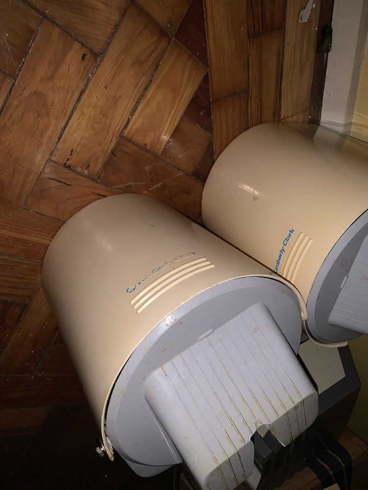 Dispensador Papel Higiénico e rolos das mãos e saboneteiras