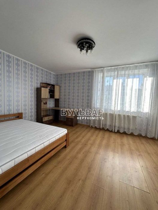 Продам 3 к.кв - 124м2, Центр, Залесская 5, Павловка, Клочковская