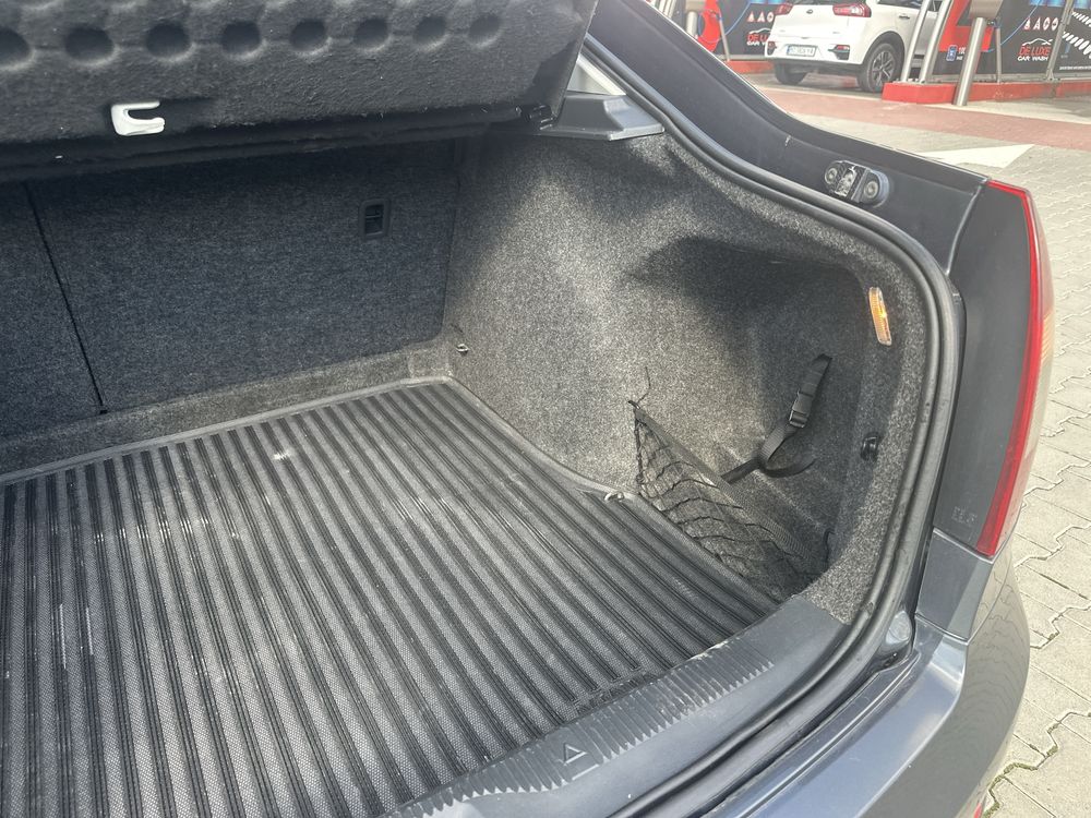 Продам Skoda octavia 2011 рік 1,6 тді