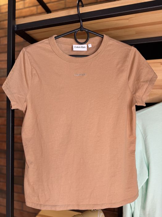 Обтягуяча футболка Calvin Klein