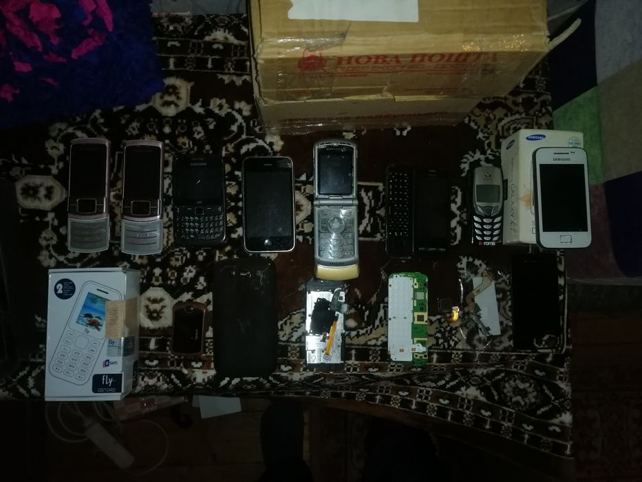 Продається лот телефонів Самсунг, нокіа, нтс, і інші.