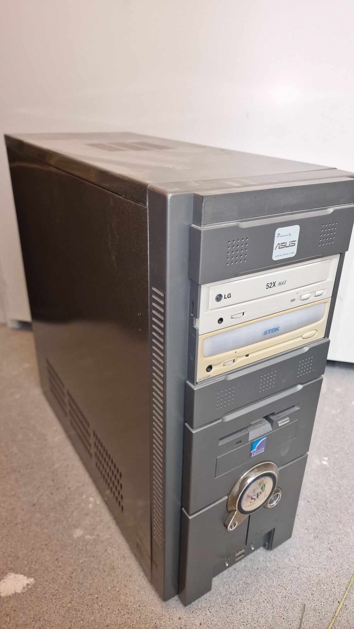 Komputer z epoki Pentiuma - Athlon XP sprawny

XP za flaszkę!
