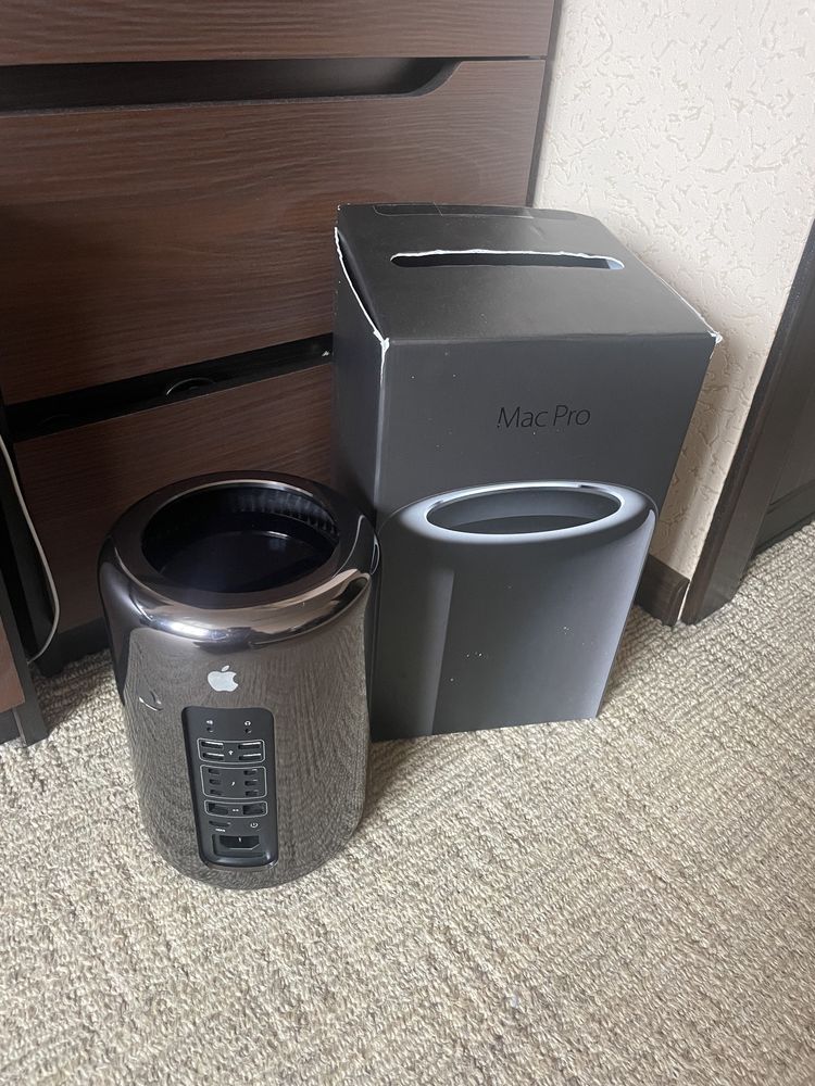 Mac Pro 6.1 A1481 /Xeon E5 8 core/ RAM 64Gb