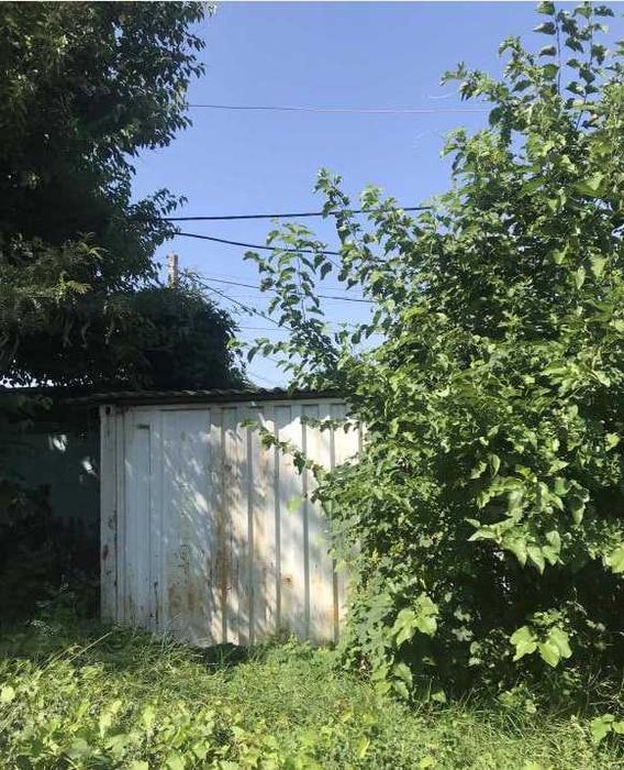 Участок с летним домиком на Днепродороге.