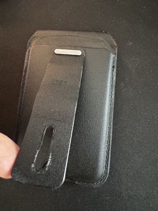 Carteira ESR Magsafe com Find My