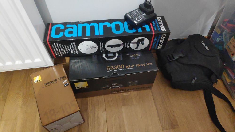 Nikon D3300 lustrzanka z obiektywem oraz dodatkami jak nowa