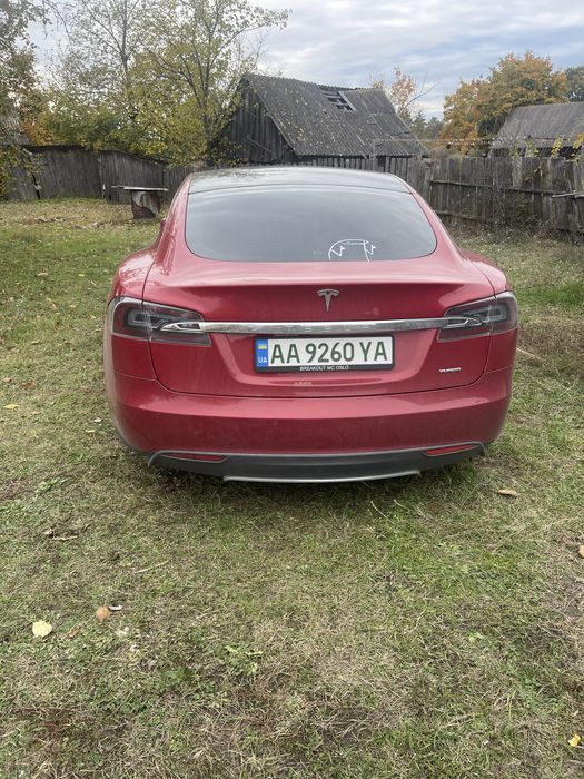 Продам машину Тесла