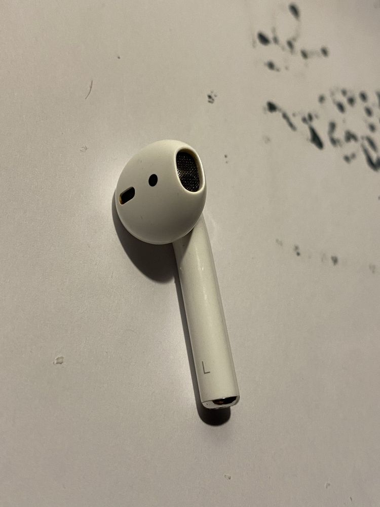 продам один навушник airpods 2 ліве одне