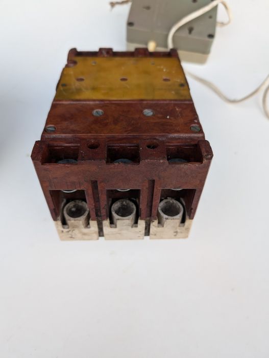 Силовий автомат, вимикач 200 ампер