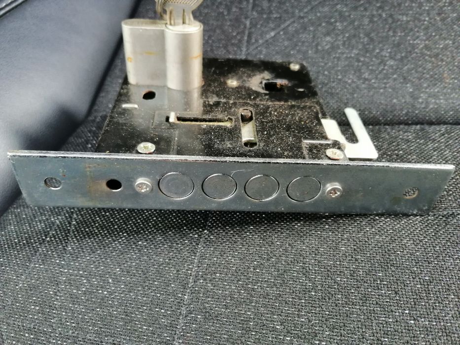 Zamek wpustowy z wkładką