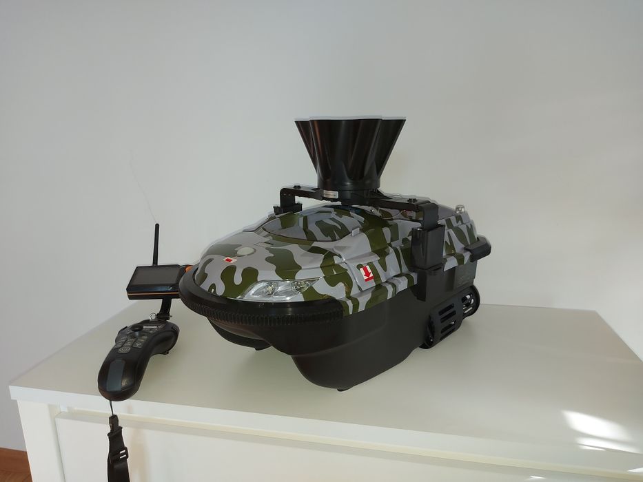 Lodka zanętowa Boatman Vulcan pro gps,echsonda sn4 + rozrzutnik.