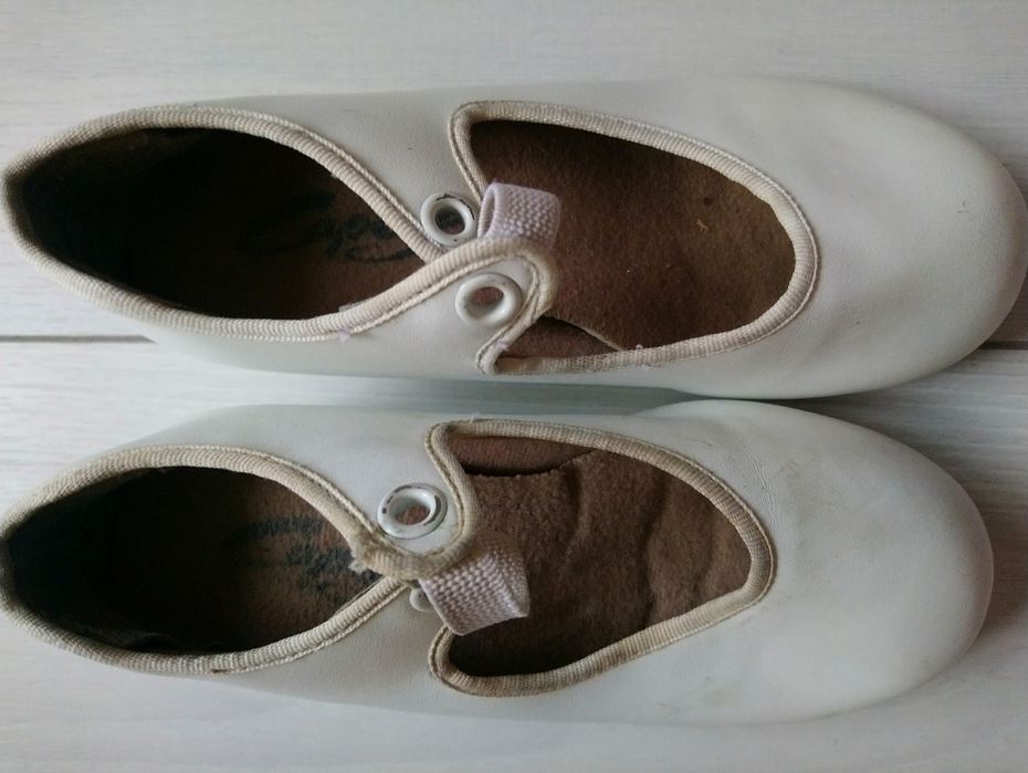 Дитячі білі туфлі степовки для танців 27 і 31 розмір
