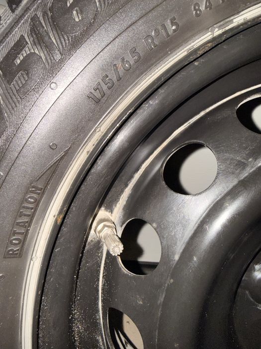 Koła zimowe „15” 4x100 175/65/15 z czujnikami ciśnienia